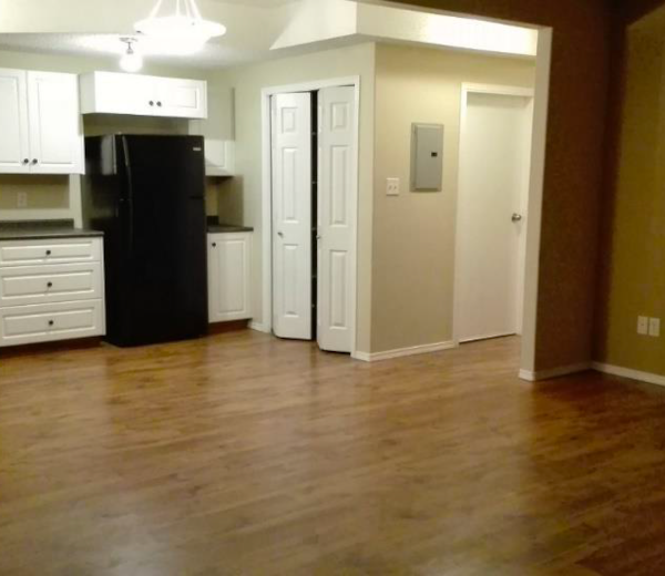 5010 57 St - Photo 4 of 11