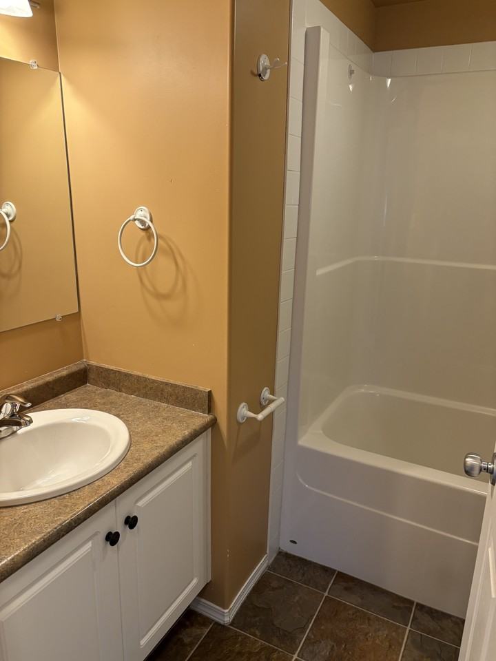5010 57 St - Photo 6 of 11