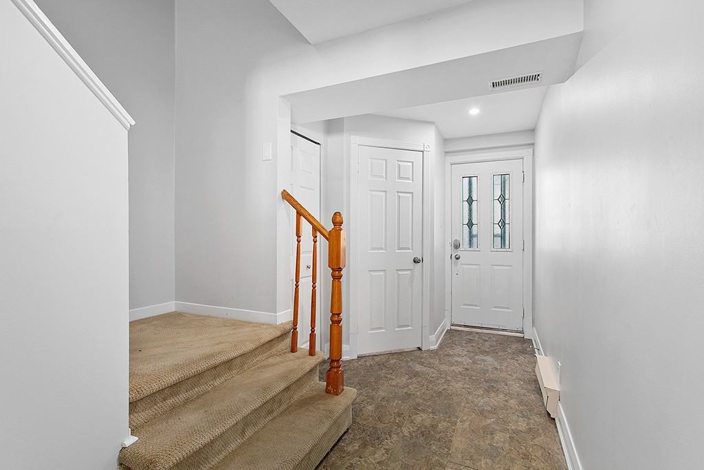 1576 Thurlow St, Orléans - Photo 2 of 30