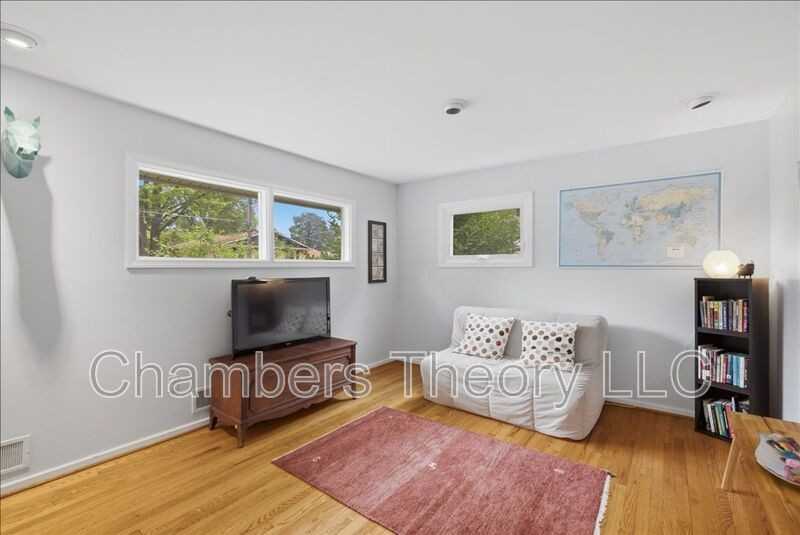 912 N Lexington St - Photo 5 of 40
