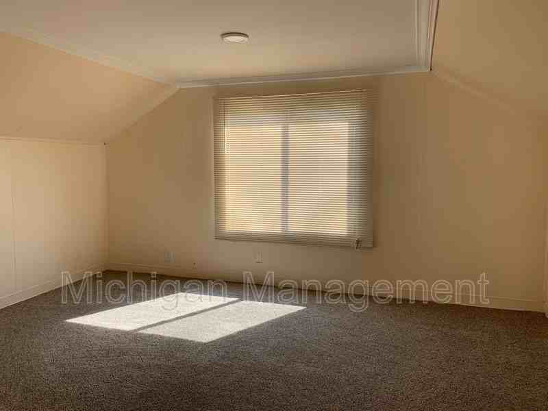 7428 Deering St - Photo 4 of 27