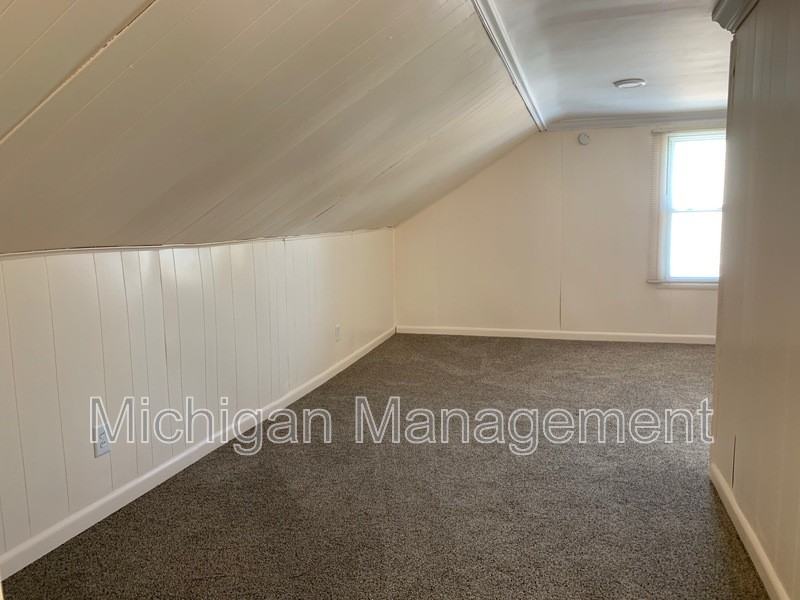 7428 Deering St - Photo 5 of 27