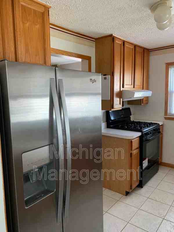 7428 Deering St - Photo 6 of 27