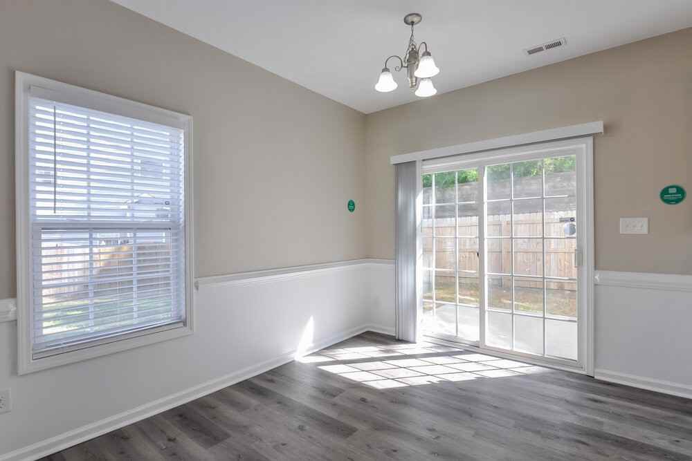 717 Hay River St - Photo 7 of 17