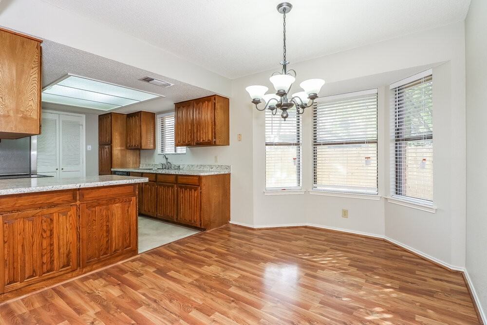 700 Sandy Trl - Photo 5 of 15