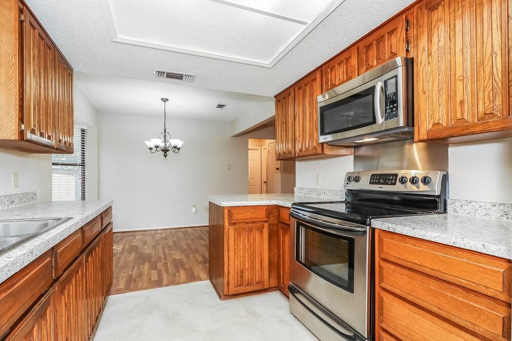700 Sandy Trl - Photo 7 of 15
