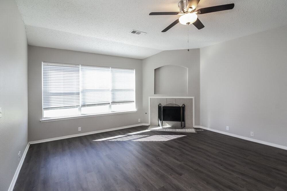 822 Cascade Dr - Photo 3 of 15