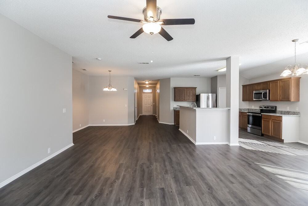 822 Cascade Dr - Photo 4 of 15