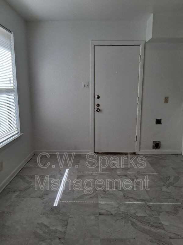 3021 Avon St - Photo 3 of 18