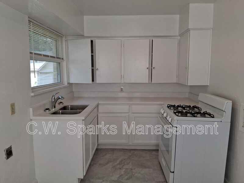3021 Avon St - Photo 4 of 18