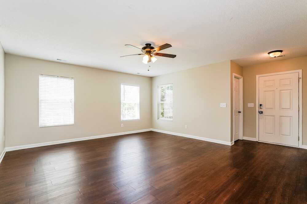 1101 Tellis Dr - Photo 4 of 17