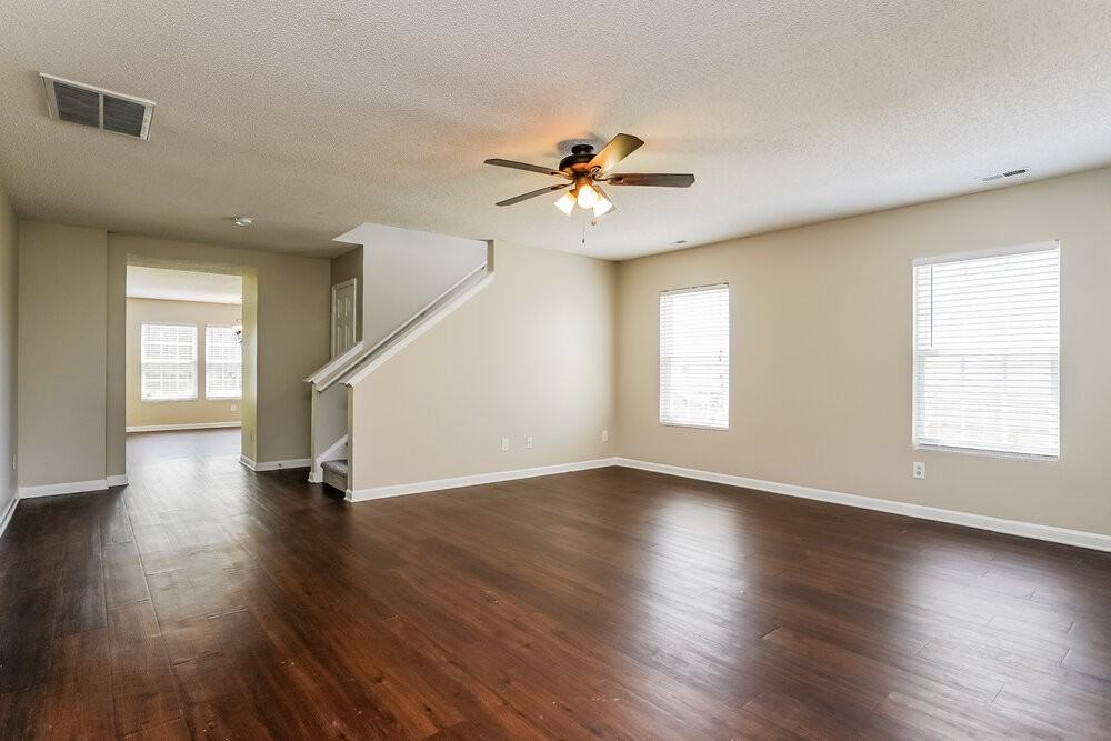 1101 Tellis Dr - Photo 5 of 17