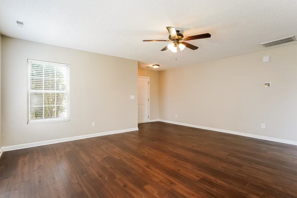 1101 Tellis Dr - Photo 6 of 17