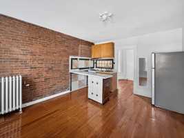featured image of 165 Park St