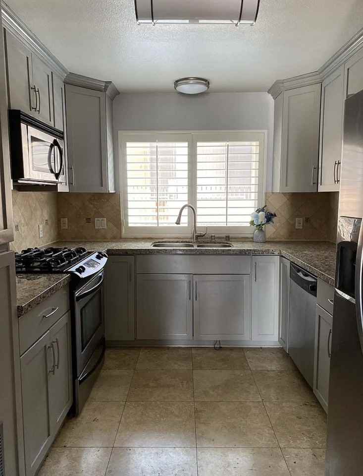 637 Atlantic Ave - Photo 4 of 9