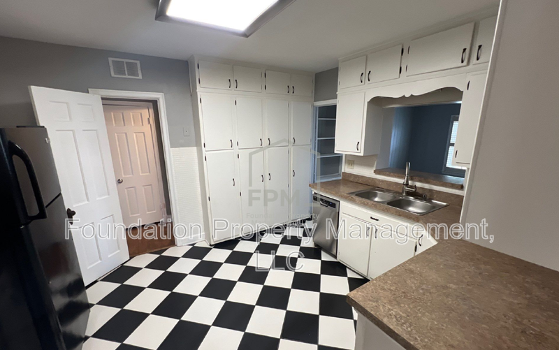 252 E Edwin Cir - Photo 5 of 23
