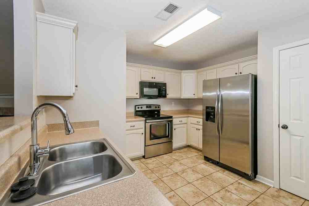 7852 Ridgedale Dr - Photo 7 of 16