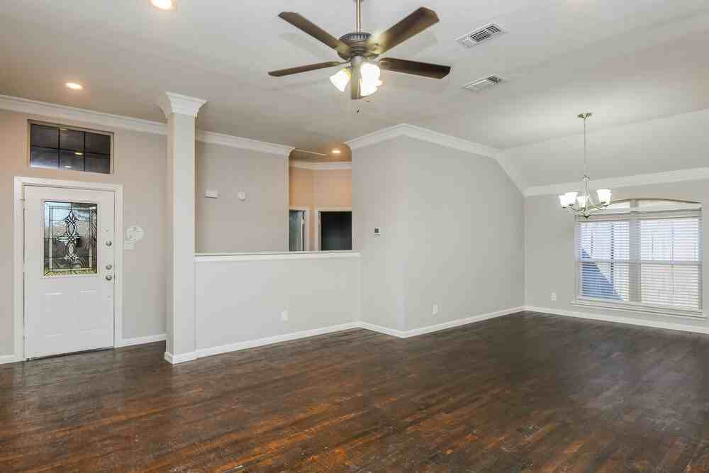 5900 Ravenya St - Photo 3 of 16