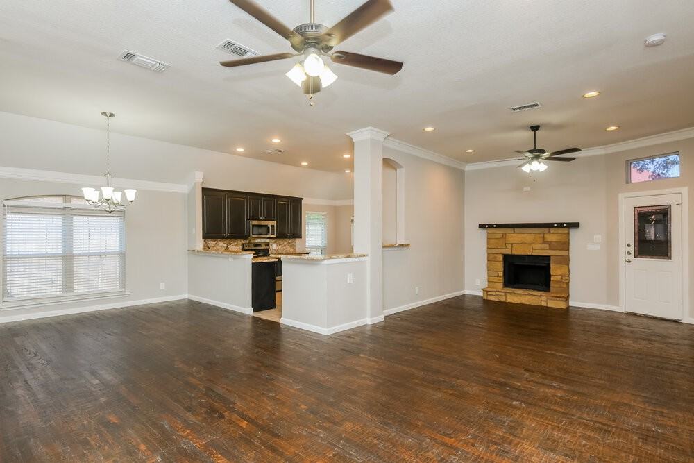 5900 Ravenya St - Photo 4 of 16