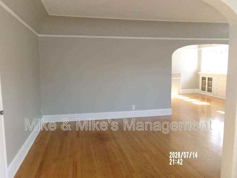 6424 W Chambers St - Photo 4 of 30