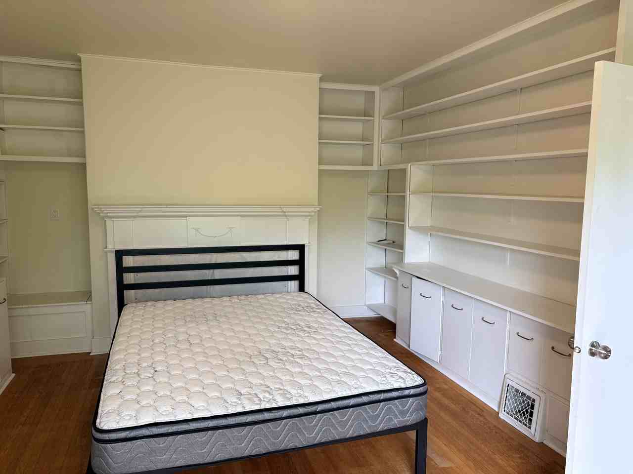 4390 Locarno Crescent #Room - Photo 5 of 14