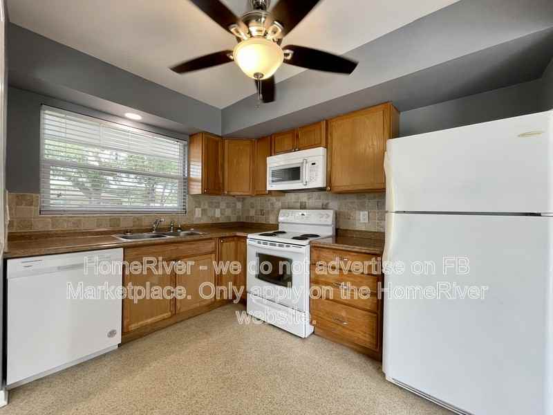 211 S Fernwood Ave - Photo 6 of 19