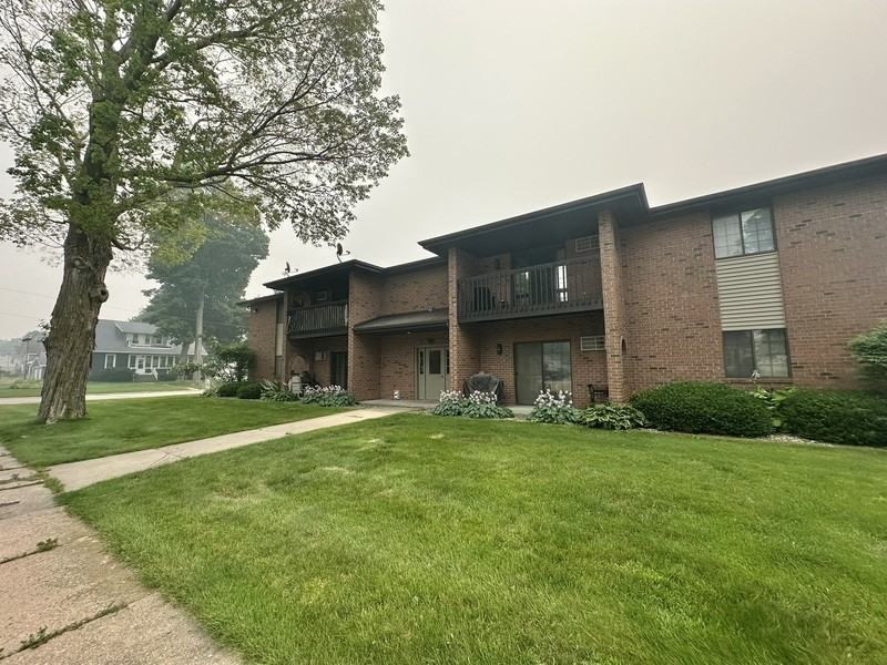 230 Robbins St - Photo 2 of 15