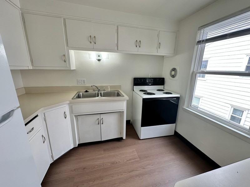 1095 Gillingham Rd - Photo 5 of 22