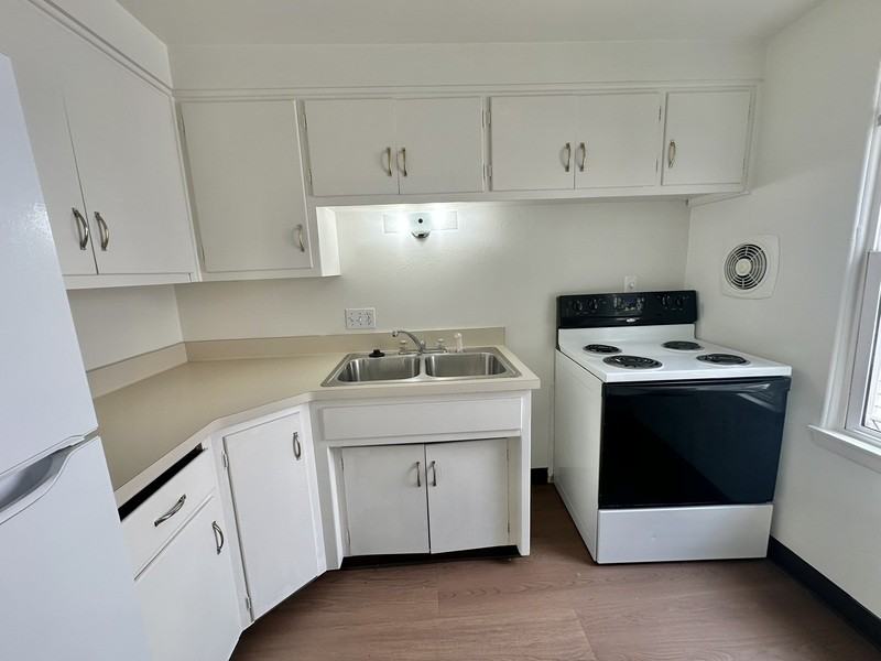 1095 Gillingham Rd - Photo 6 of 22