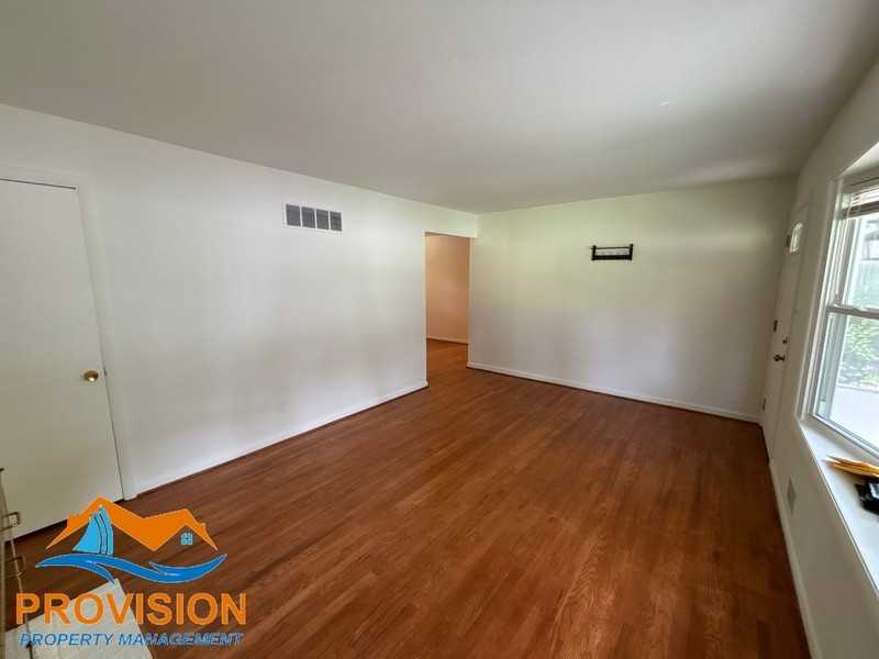 20 Washington Dr - Photo 3 of 28