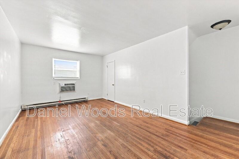 918 Booth St #B - Photo 3 of 10