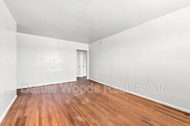 918 Booth St #B - Photo 2 of 10