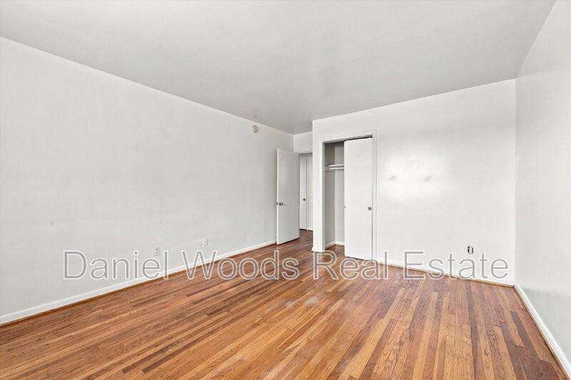 918 Booth St #B - Photo 5 of 10