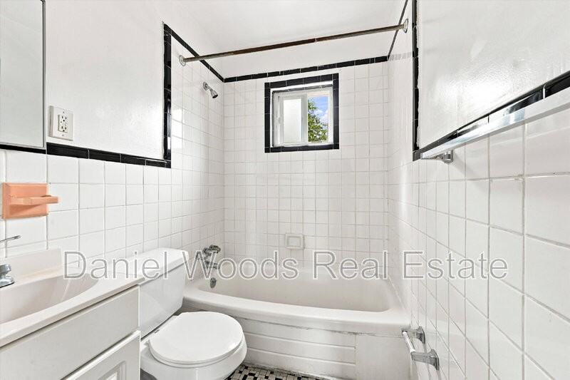 918 Booth St #B - Photo 4 of 10