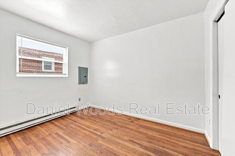 918 Booth St #B - Photo 7 of 10