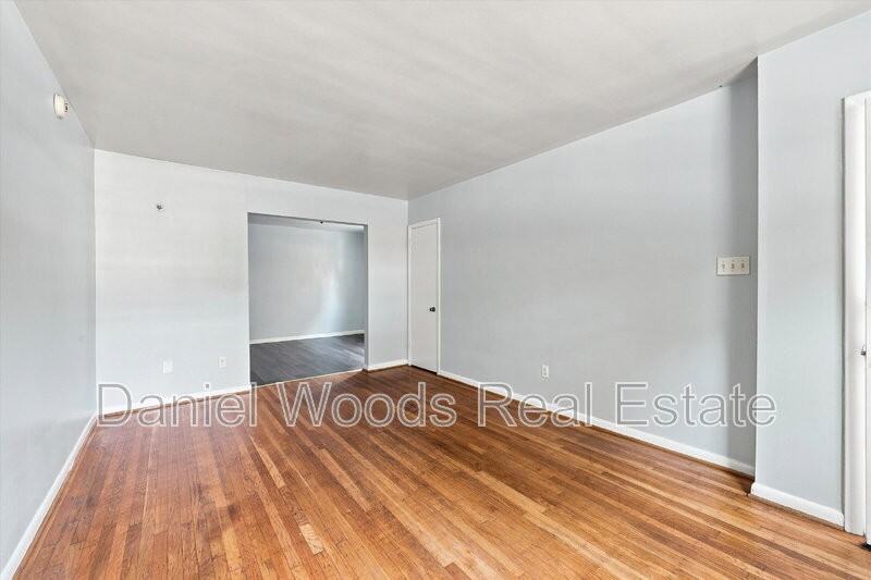 922 Booth St #A - Photo 7 of 10