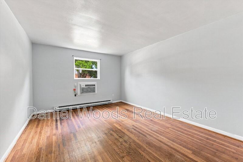922 Booth St #A - Photo 2 of 10
