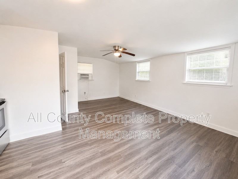4803 Lexington Ave #B - Photo 2 of 11