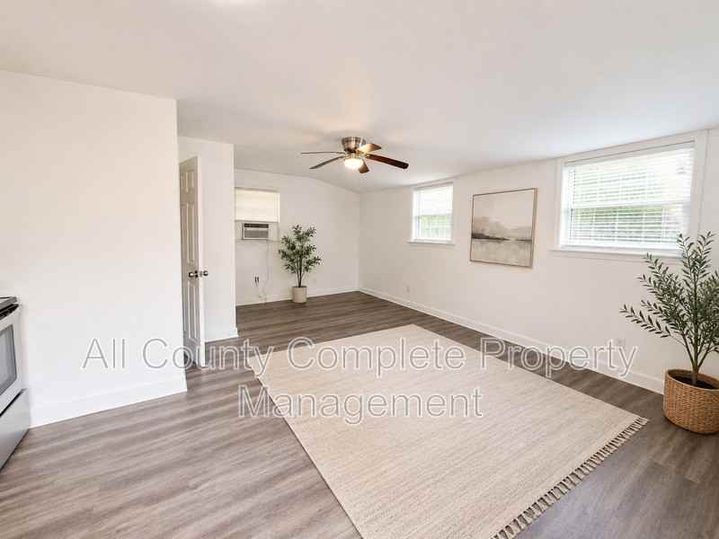 4803 Lexington Ave #B - Photo 3 of 11