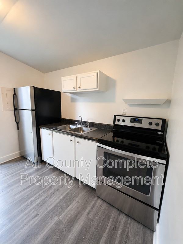 4803 Lexington Ave #B - Photo 4 of 11