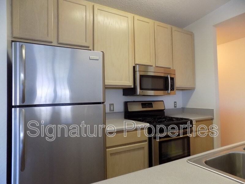 801 Brassie Ln #J - Photo 6 of 9