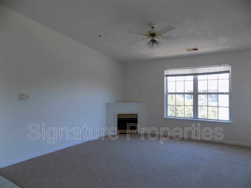 801 Brassie Ln #J - Photo 7 of 9