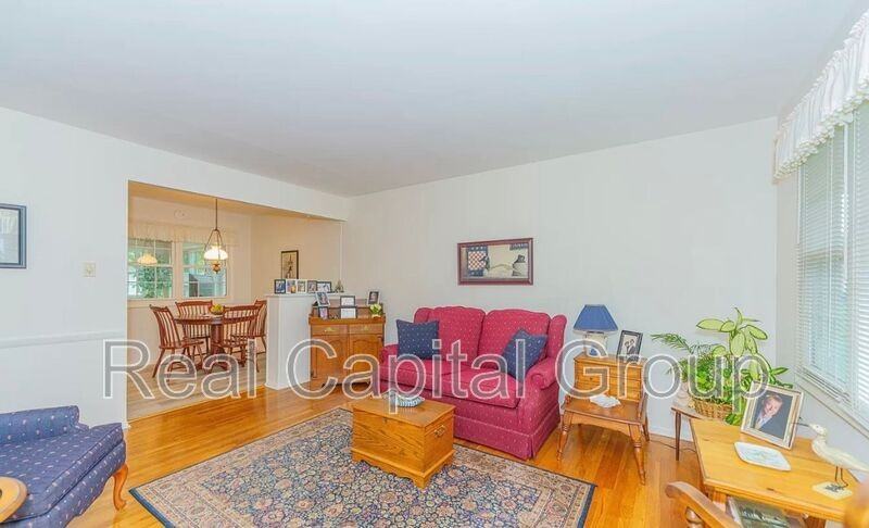 109 Locust Park - Photo 2 of 14
