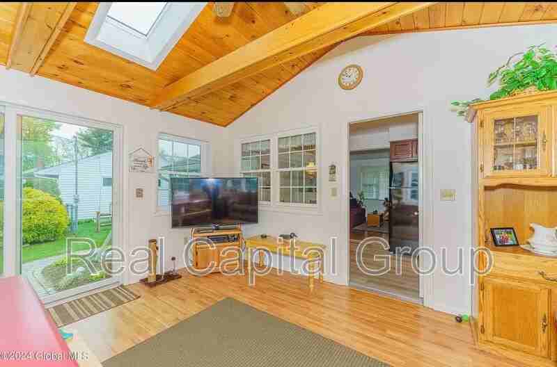 109 Locust Park - Photo 5 of 14