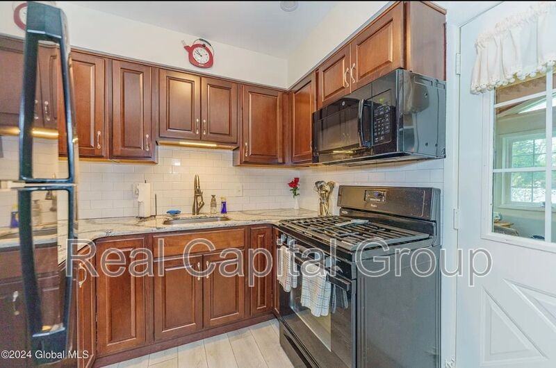 109 Locust Park - Photo 6 of 14