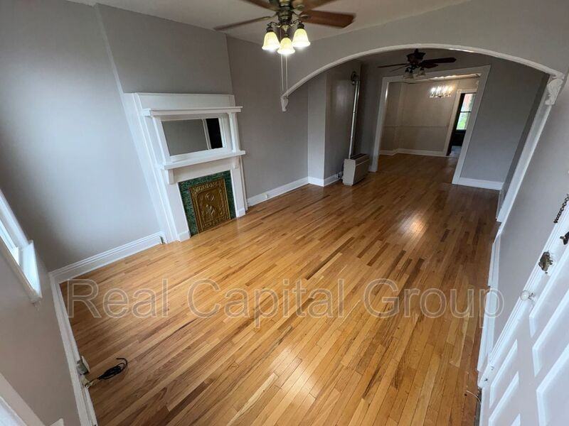 412 2nd St #1 - Photo 2 of 29