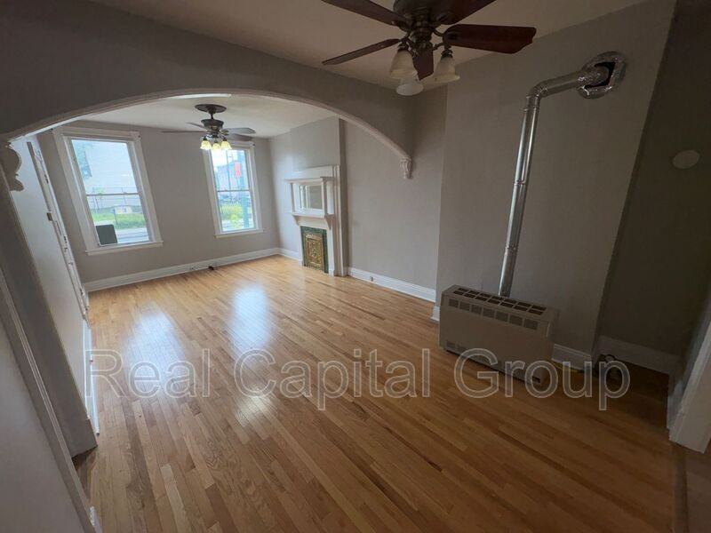 412 2nd St #1 - Photo 3 of 29