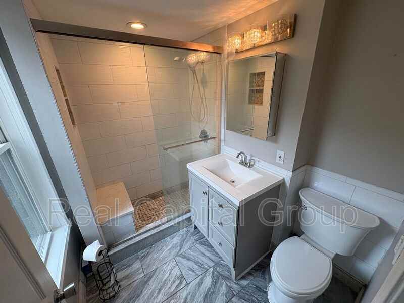 412 2nd St #1 - Photo 4 of 29