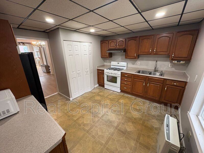412 2nd St #1 - Photo 5 of 29