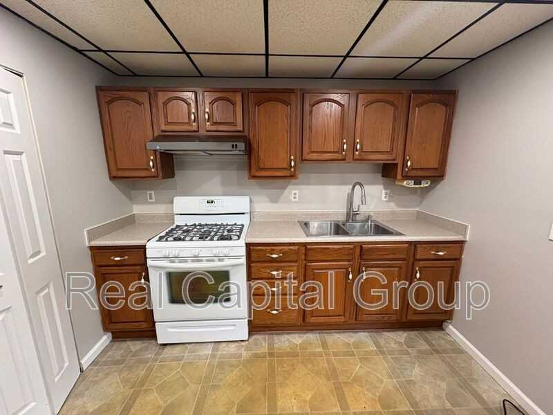 412 2nd St #1 - Photo 6 of 29